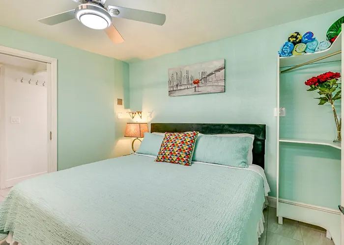 'driftwood Suite' - Walk To Clearwater Bch Ferienhaus